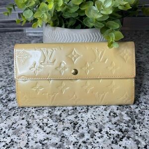 Louis Vuitton TN0181 2011 Vintage Vernis Patent Leather Sarah Wallet AUTHENTIC